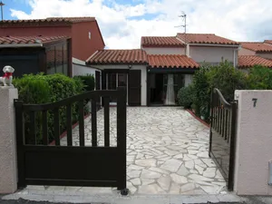 Image of Jolie Villa T3 Mezzanine avec Véranda à Saint-Cyprien, 6 Couchages, 900m de la Plage, Parking Privé - FR-1-106-57
