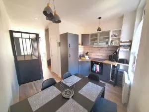 Image of appartement rénové et lumineux a mers les bains au dessus d'un ancien commerce mersois en duplex pour 4 personnes pour du repos, des vacances ou pour le travail