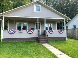 Image of Lake Cottage Community