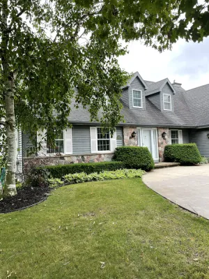 Image of 3,500 sq\/ft house with large outdoor space & a basement with bar\/pool table.