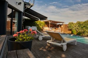 Image of Bruges Near Bordeaux: Great house with garden and pool