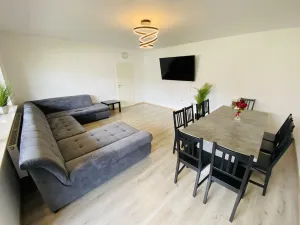 Image of Large 4 room accommodation + own parking spaces