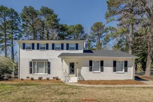Image of Spacious 8 Bed Home Near North Hills, DT, Airport