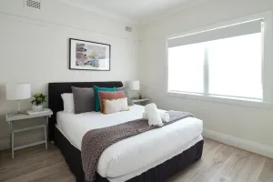 Image of Garden 2 Bed Apt and Walk to Harbour   Parking