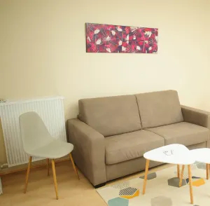 Image of Spacious, modern T3, near metro and RER station