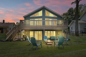 Image of Juniper Presents: Deluxe Vacay on Bluff Overlooking PawPaw Lke, Elegant+Comfy