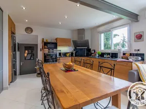 Image of Charming Cottage near Historic Sites with Garden and Modern Amenities