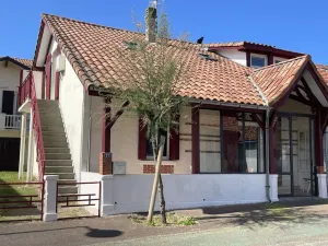 Image of Charming 3-Bedroom Villa for 6 with Wi-Fi, Terrace, 200m to Beach