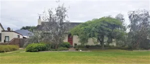 Image of Beach 600m, town center 400m. Pet & child friendly backyard with undercover deck