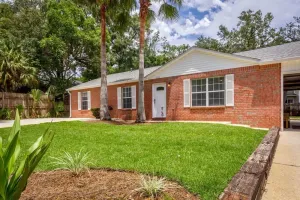 Image of Life's a Breeze - Updated 3BR 5min to Pcola Beach