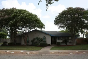 Image of MINUTES FROM BEACH, LUXURIOUS HOME, GREAT FOR FAMILIES! POOL TABLE!