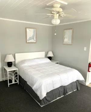 Image of Queen bed, Kitchenette 100 Meters From Oceanfront