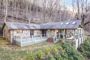 Image of Mountainside home with outstanding views, covered deck, & central AC
