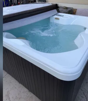 Image of Family\/Friend\/casino getaway⭐️sleeps 9🐕Pet friendly,3 miles to I24 \/post ⭐️hot tub