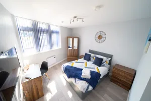 Image of Studios with Ensuite Showers & Share Kitchens Prime Location near Hospital, Town Center Apt 3