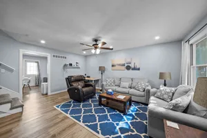 Image of Clean Spacious Renovated Townhouse!
