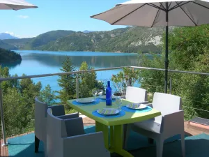 Image of Duplex lake view villa near Castellane and Gorges Du Verdon, private paddle boat