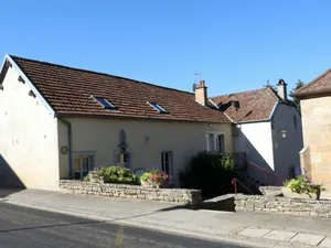 Image of Cozy Gîte in Village Center, 2 Bedrooms, Convertible Sofa, Easy Access, Shared Yard