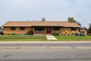 Image of Beautiful Spacious Home - Near Fergus High School