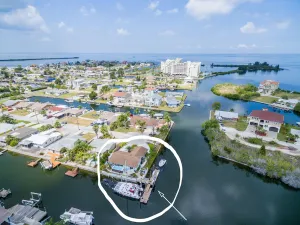 Image of Waterfront-canal\/w\/Gulf view-pets welcome-private dock for a fee.
