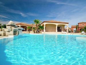 Image of Attached house with terrace or loggia located in Languedoc