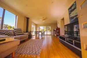 Image of Orana ~ 2 blocks to Beach ~ FREE Wifi