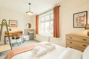 Image of Fabulous Large Apartment for 7 - CENTRAL Cambridge