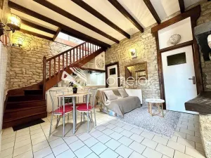 Image of Maison de pêcheur atypique Les pieds dans l’eau