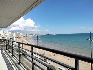 Image of T3 face mer avec balcon - 3ᵉ étage, 100 m du centre - 6 personnes - Garage - Plage au pied - FR-1-331-101