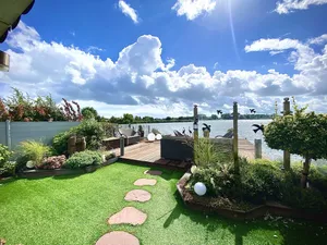 Image of Luxurious holiday home directly on the lake