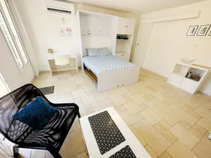 Image of Air-conditioned house near the beach and transport