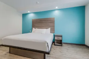 Image of Relaxing Hideaway to Katy! FREE BFast & Parking, Near Leonard E. Merrell Center!