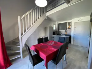 Image of Appartement rénové 2** à 5 min de la plage avec parking et balcon, idéal pour 4 personnes - FR-1-732-10