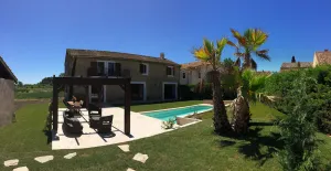Image of A charming detached house with a pool on a historical winemaking estate