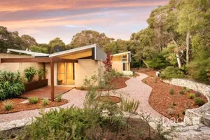 Image of This house is a 2 bedroom(s), 2 bathrooms, located in Margaret River, WA.