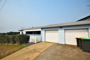 Image of Pet friendly two Bedroom house, located close the the beach and main street!