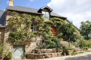 Image of Lovingly Renovated Farm Cottage and Garden - click on us and see for yourself!