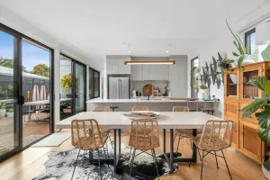Image of Wattlebird Hideaway: Pet Friendly, 250m to River