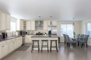 Image of EXPLORE CO-Perfect for fams\/groups. Close to DIA.