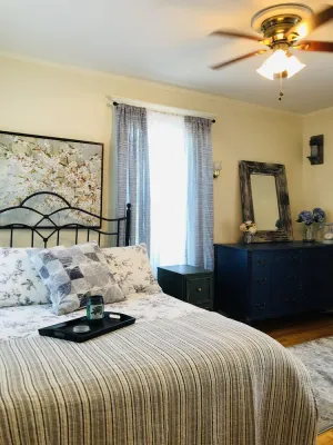 Image of 💋Kissing Downtown - Parking Spot! Sleeps 5🖐Free Wine🍷