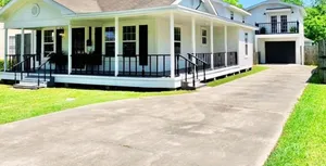 Image of 6 BRs Spacious Charming House, Great Neighborhood