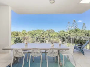Image of Deluxe Swim up - Drift North 3