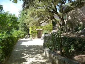 Image of 18th-century Provencal country house on the banks of the Argens river, set in 2 ha of land