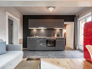 Image of Apartment 4 - Moving mountains