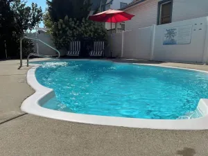 Image of SPACIOUS CONDO\/FANTASTIC POOL! CLOSE TO NIGHTLIFE! PARK CLOSE TO BEACH BOARDS!
