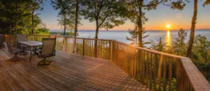 Image of SPECTACULAR WATER VIEWS on the bluff. Secluded. Quiet.