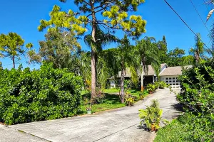 Image of Dog-friendly centrally located house with pool access, firepit & central AC