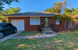 Image of Awesome, darling 2 bedroom with fenced backyard