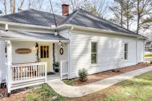 Image of Renovated Historic 1910 Home 2 Min.Walk to Downtown Ball Ground & Wedding Venues