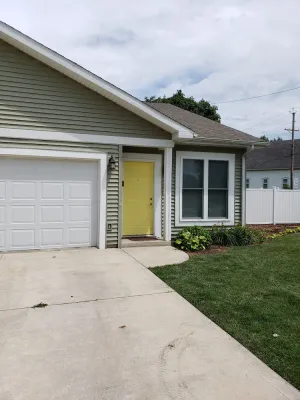 Image of Newer 2 bedroom 1 bath with attached garage and free washer\/dryer in a great loc
